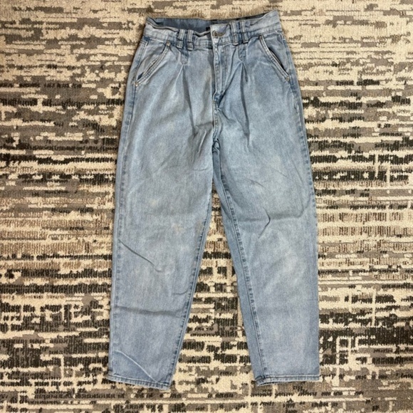 Kendal & Kylie Highrise Pleated Blue Jeans - Picture 3 of 12